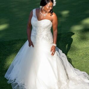 Elegant White Wedding Dress